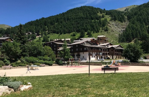 Allos Apartment | Warm studio of La Foux d'Allos