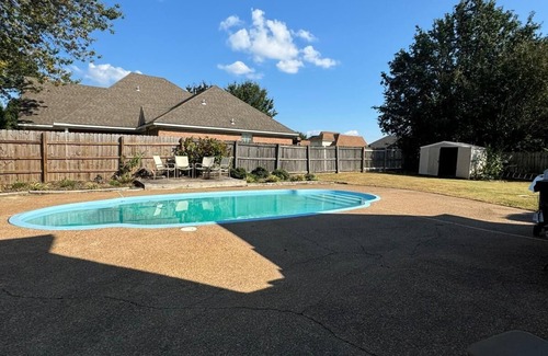 Olive Branch House | Warmth & Charming, Cozy 4BR Brick Home with Private Pool in Olive Branch
