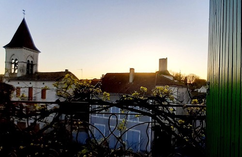 Montcuq House | Warmth from the woods of the Quercy region Naturally cool, eco-friendly home