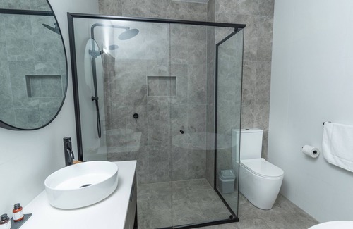 Warners Bay Hotel | Warners At The Bay