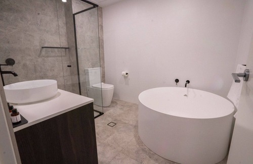 Warners Bay Hotel | Warners At The Bay