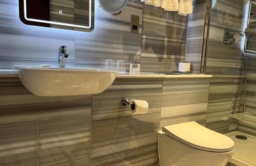 Coombe Hill Hotel | Warren House