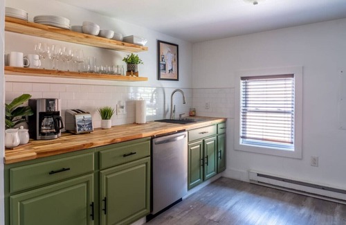 Hudson Apartment | Warren Street Middle of Town