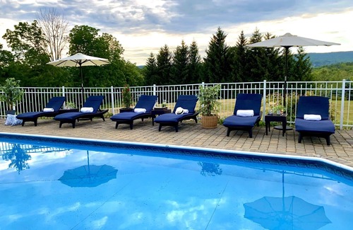 Warwick House | Warwick Manor House w. 4 Fireplaces, Mountain Creek Views, Hot Tub & Pool