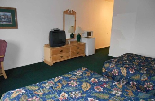 Enumclaw House | Washington Getaway at GuestHouse Enumclaw! 4 Family-friendly Units, Pets Allowed