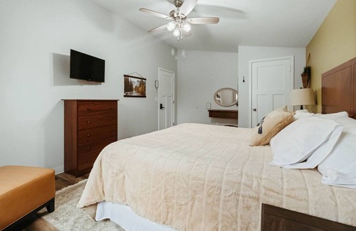 Plover House | Washington Manor Room #2