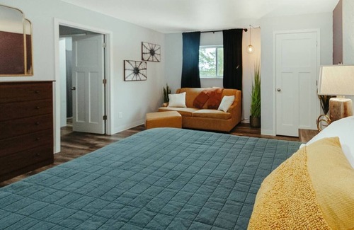 Plover House | Washington Manor Room #8 w/Private Bathroom