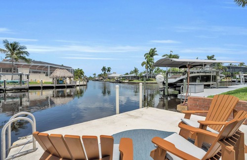 Yacht Club House | Watch More Sunsets then Netflix-Riviera Delphin
