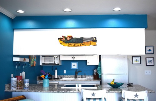 Historic Bayfront Condo | Watch The Newport Lighted Boat Parade From Our Deck! Dec. 6, 2025