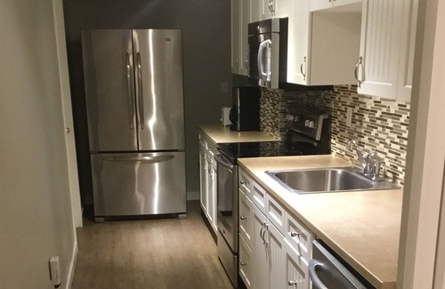 Central Okanagan House | Water Front 2 bedroom suite. In the heart of the Okanagan, Killiney Beach