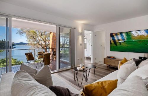 Horsfield Bay House | Water-Front Wonder Near Woy Woy