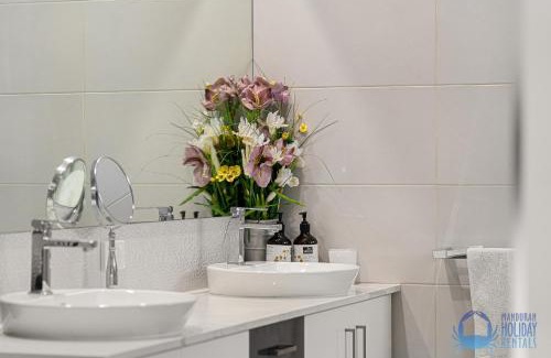 Halls Head House | Water Lovers Haven in Mandurah
