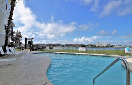 Waters Edge House | Water's Edge 95 - The Oak Oasis - Renovated Townhome - Walking distance to Beach and Center St.