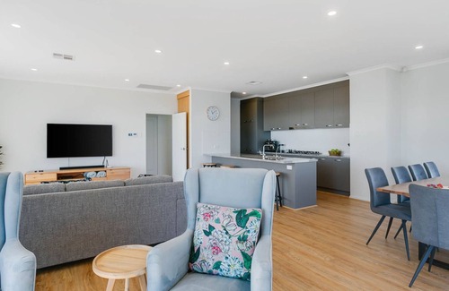 Wirrina Cove House | Water's Edge on Fleurieu - 14/1 Paradise Drive