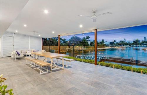 Broadbeach Waters House | Water View Family Getaway - WiFi, Pool, BBQ