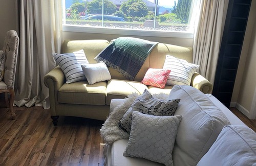 West End House | Water view on the edge of University place Tacoma