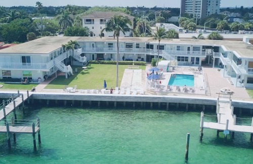 Lighthouse Point Condo | Waterfront 1BR at Hillsboro Inlet-walk to the beach, pool, & lighthouse view