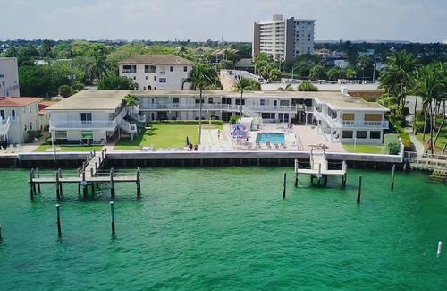 Lighthouse Point Condo | Waterfront 1BR at Hillsboro Inlet-walk to the beach, pool, & lighthouse view