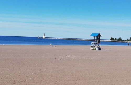 Cobourg Condo | Waterfront 2 Bedroom Condo, Next to Cobourgs Victoria Beach