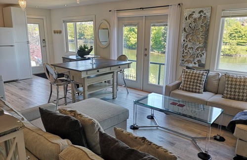 Victoria House | Waterfront 3 bdrm close to all amenities. Gorgeous Westcoast Waterfront