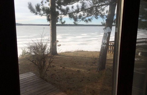 Tomahawk Cottage | Waterfront 3 Bedroom Cottage on Beautiful Lake Nokomis