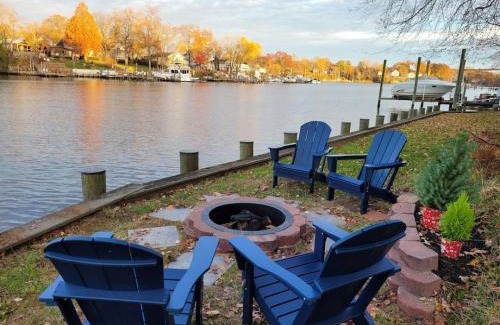 Glen Burnie House | Waterfront 5 Bedroom Near BWI Annapolis Baltimore