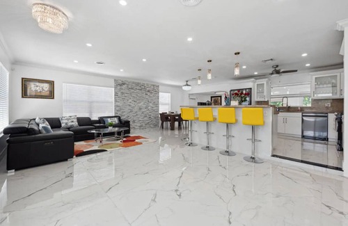 Boynton Beach House | Waterfront, 5BD, 4BA, 6 King Beds, Sleeps10,Jacuzzi, Mini Golf
