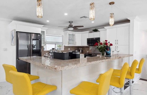 Boynton Beach House | Waterfront, 5BD, 4BA, 6 King Beds, Sleeps10,Jacuzzi, Mini Golf