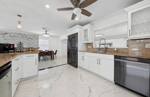 Boynton Beach House | Waterfront, 5BD, 4BA, 6 King Beds, Sleeps10,Jacuzzi, Mini Golf