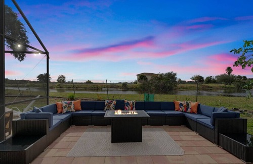 Largo Villa | Waterfront-6 BR-Heated Pool-Game Room-Hot Tub - Fire Pit