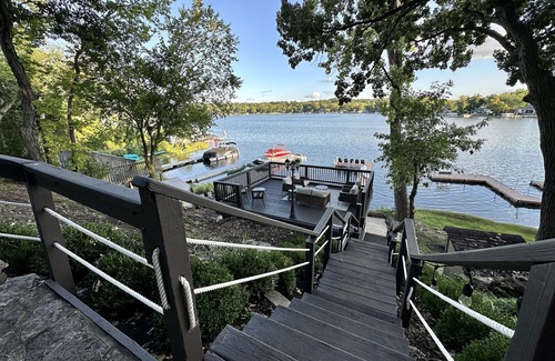 Twin Lakes House | Waterfront Adventure & Relaxation: Kayaks, SUP, and Hot Tub on Site