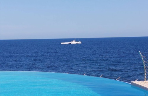 Le Trayas Apartment | Waterfront apartment