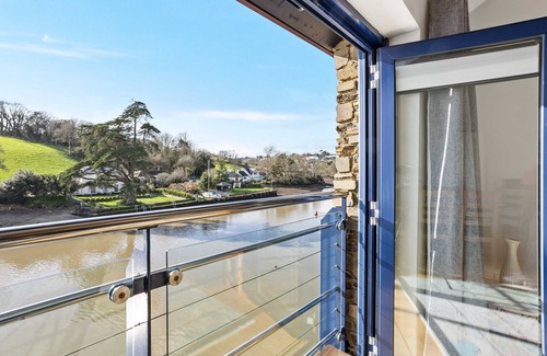Kingsbridge Apartment | Waterfront apartment with lovely views in Kingsbridge