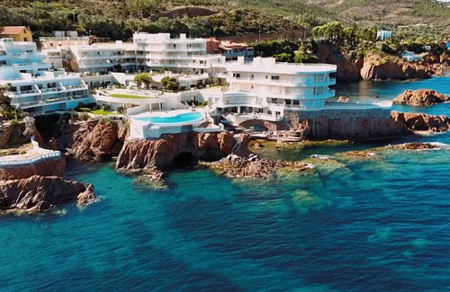 Le Trayas Apartment | WATERFRONT, APT. 55m² SEA VIEW + SOUTH TERRACE-GARDEN of 45m² + SWIMMING POOL