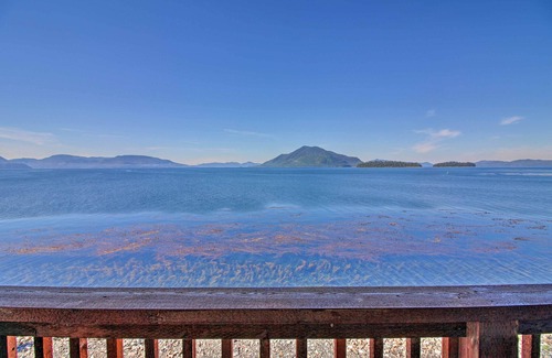 Craig Apartment | Waterfront Apt w/Mtn View, Walk Into Town!