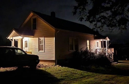 Charlestown House | Waterfront Beach House Bungalownn