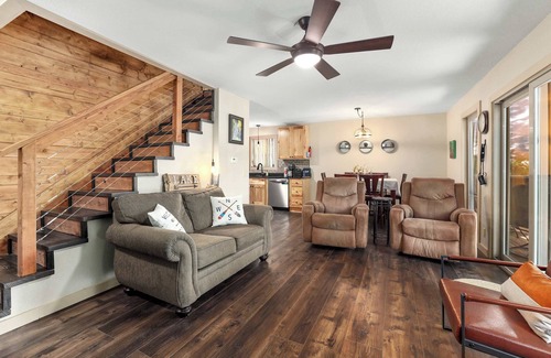 Rogers Cabin | Waterfront Beaver Lake Cabin Retreat