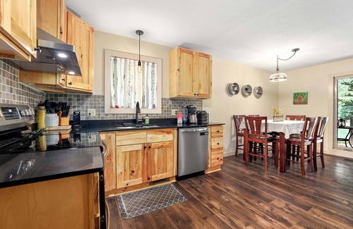 Rogers Cabin | Waterfront Beaver Lake Cabin Retreat