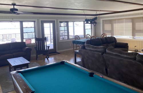 Winneconne Cottage | Waterfront Cabin Available for EAA
