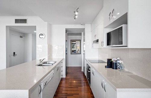 Kangaroo Point Apartment | Waterfront, close to CBD, Southbank & amenities. Long stays discount available.