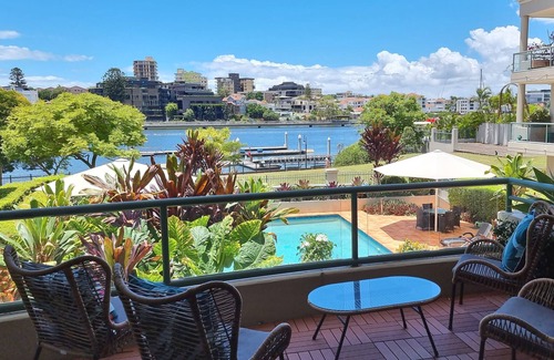 Kangaroo Point Apartment | Waterfront, close to CBD, Southbank & amenities. Long stays discount available.