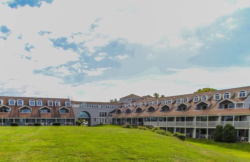 Ocean Drive Condo | Waterfront Condo Resort with Spectacular Views of Narragansett Bay