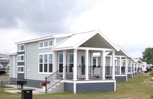 Sandusky Cottage | Waterfront Cottage #2 at Bayfront Resort. Gorgeous view of of Sandusky Bay.