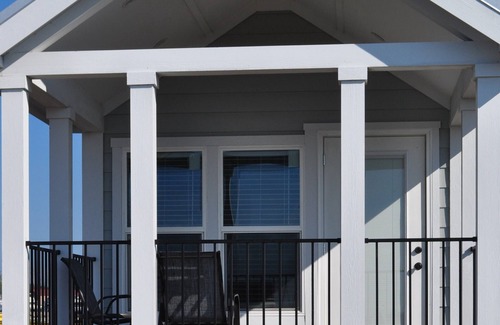 Sandusky Cottage | Waterfront Cottage #6 at Bayfront Resort in Sandusky