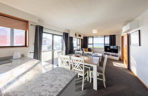 Bluff House | Waterfront Cottage Bluff