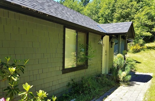 Madeira Park Cabin | Waterfront Cottage On Oyster Bay in Pender Harbour, beautiful views, private