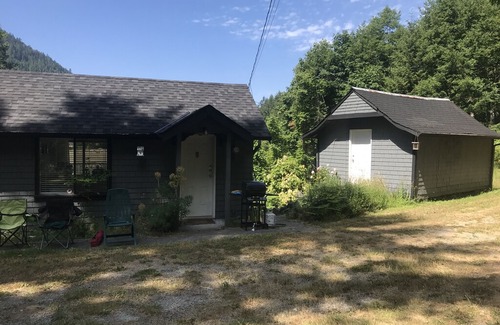Madeira Park Cabin | Waterfront Cottage On Oyster Bay in Pender Harbour, beautiful views, private