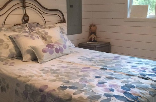 Regional District of Nanaimo Cottage | WATERFRONT Cottage