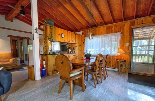 Val-des-Bois Ski Chalet | Waterfront Cottage - mix of forest and sandy beach 80km from Ottawa’s Parliament