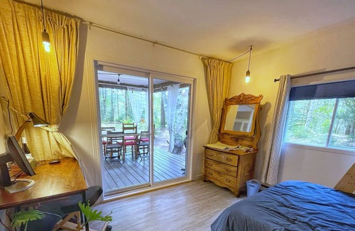 Val-des-Bois Ski Chalet | Waterfront Cottage - mix of forest and sandy beach 80km from Ottawa’s Parliament